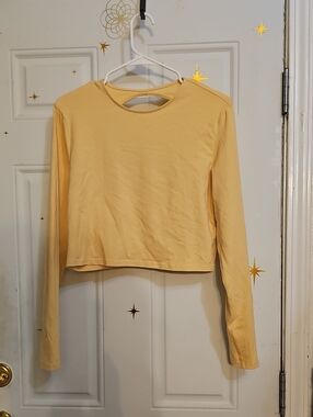 H&M Pale Yellow Long-Sleeve Cropped Tee